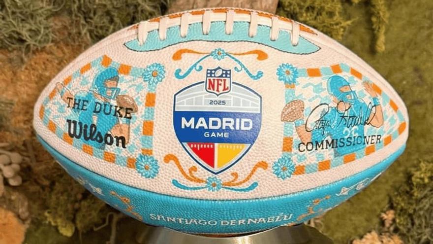 Balón conmemorativo del NFL Madrid Game, diseñado por Álvaro Rodríguez y TitoCustoms.