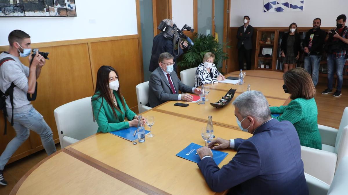 Reunión mantenida esta mañana en el campus de la UA.