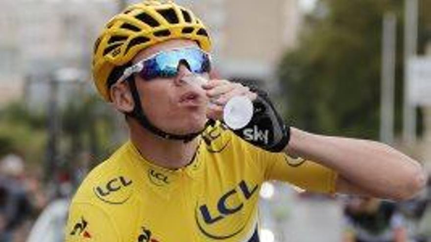 Chris Froome celebra el seu quart Tour de França amb xampany