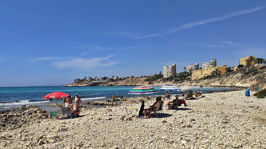 Falsa alarma por un vertido fecal en El Campello que resultó ser un charco de lluvia