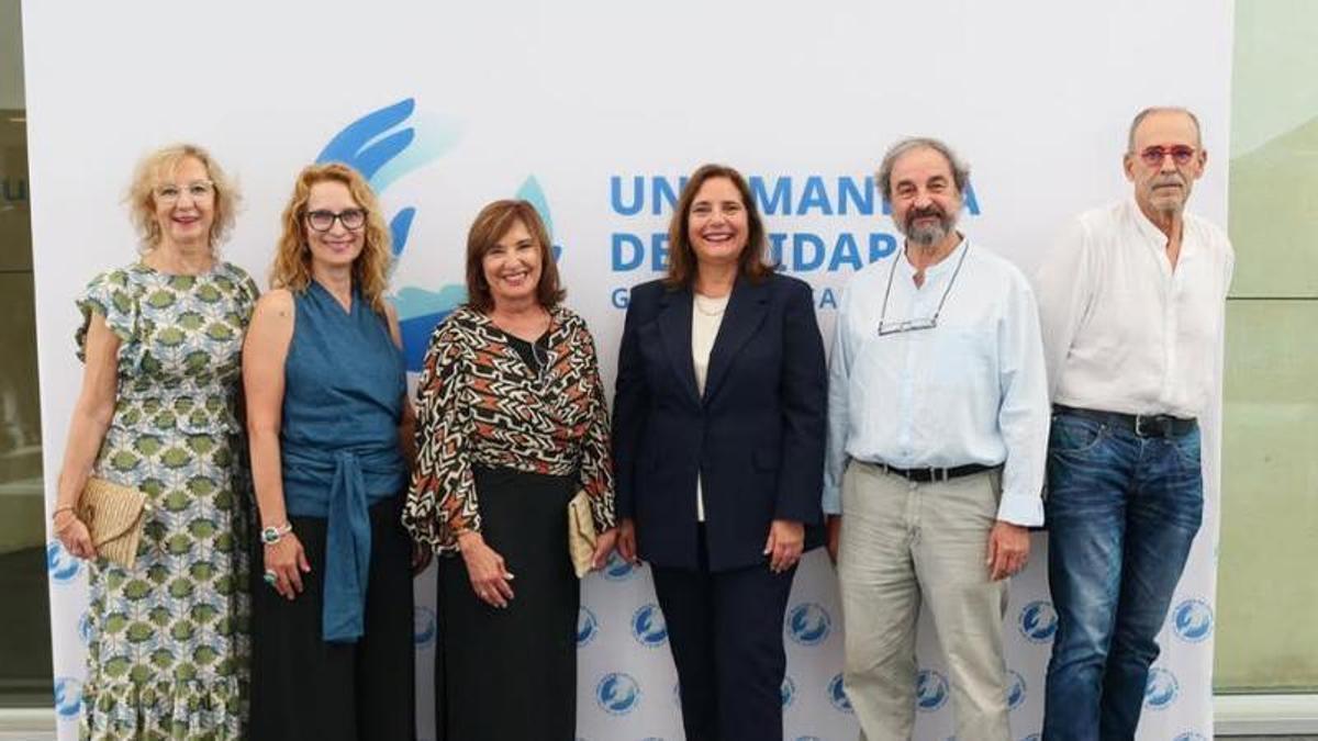 La foto de los representantes del hospital en la Gala de la Salud deja entrever el poco apoyo que tiene Granados.