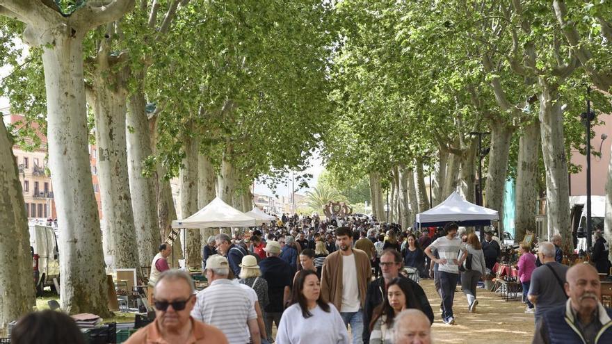 La Bisbal es prepara per a un 1 de maig de mercat, art i brocanters