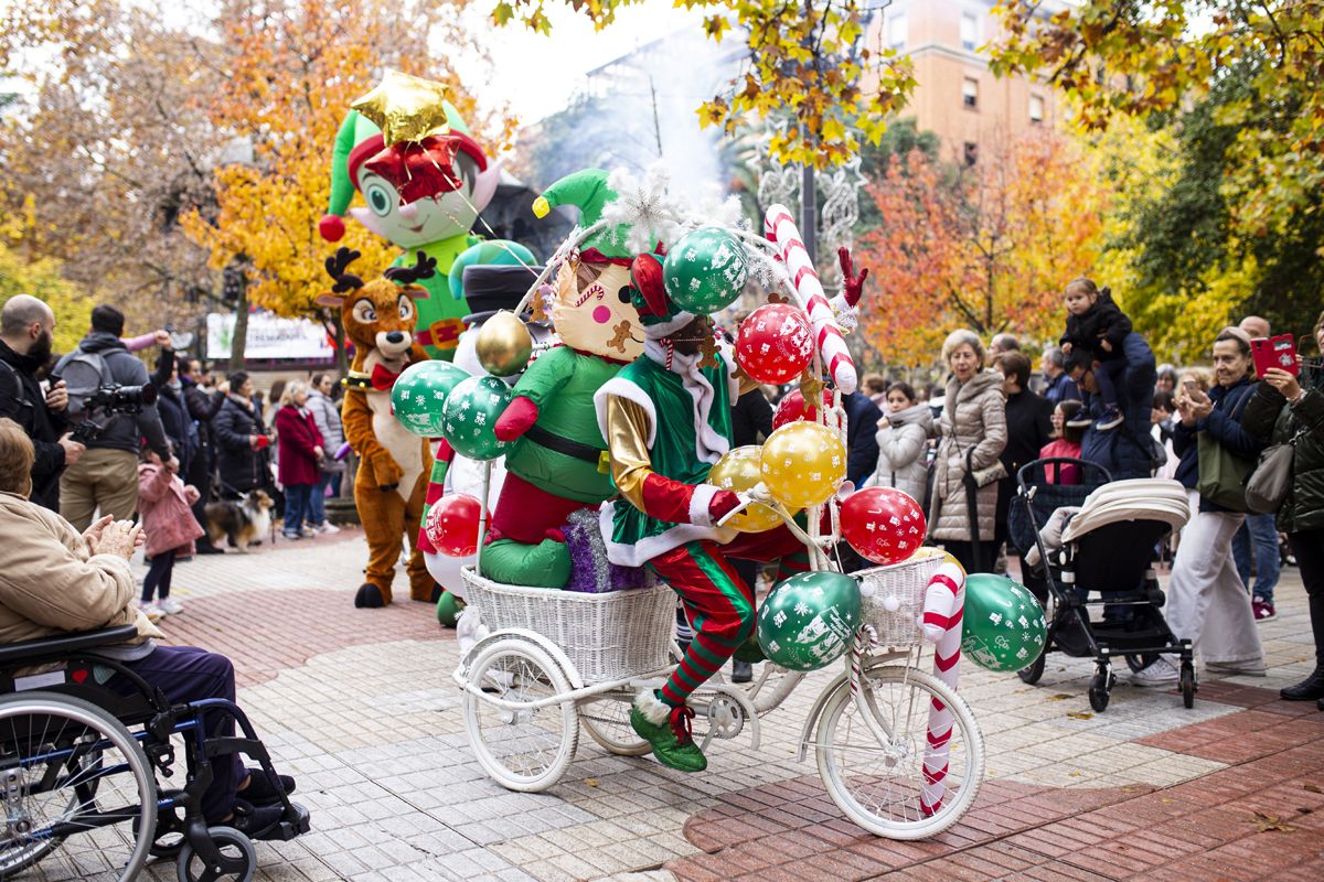 Fotogalería | Así fue el pasacalles navideño en Cáceres