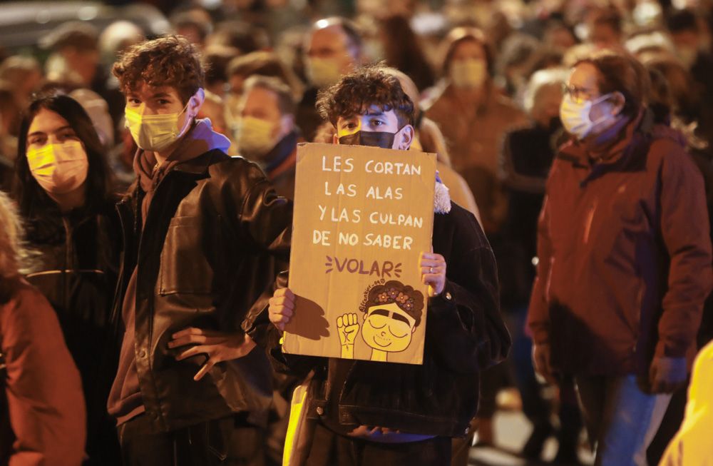 Manifestación en las calles del Port de Sagunt, el 25N contra la violencia machista.