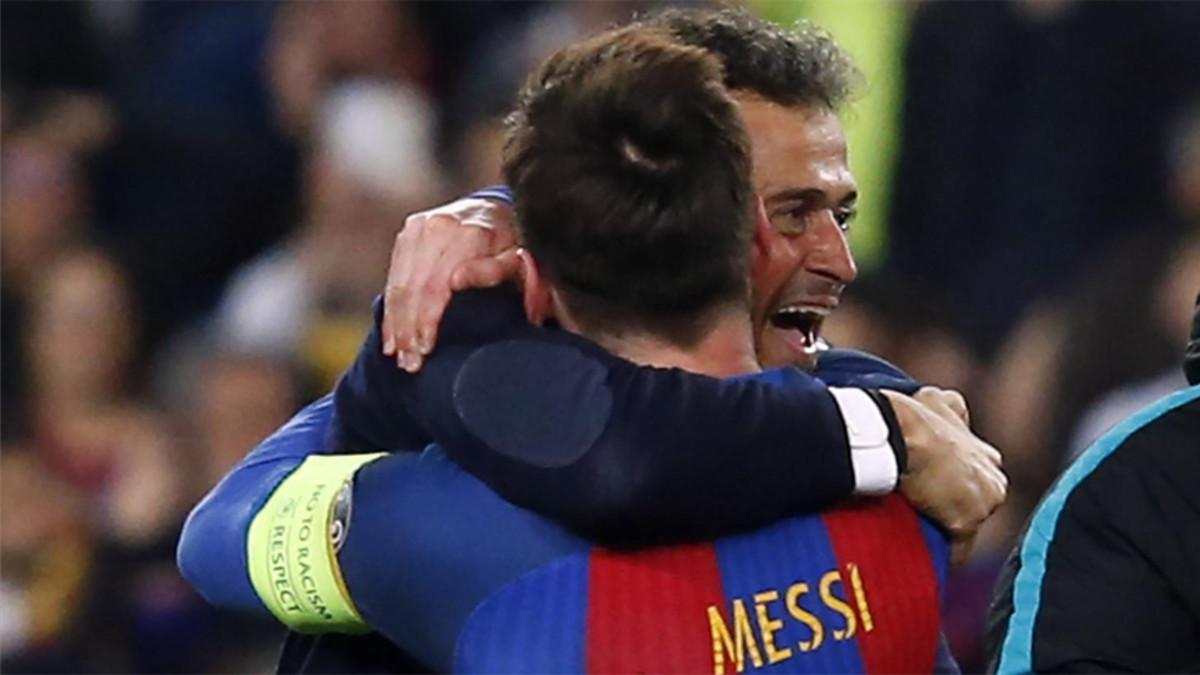 Leo Messi y Luis Enrique Martínez se felicitan mutuamente tras el Barça-PSG (6-1) de la Champions 2016/17