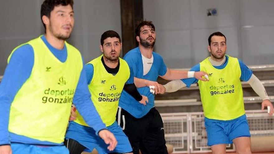 Méndez, Quintas, Gómez y Pichel, en un entrenamiento. // R.Vázquez