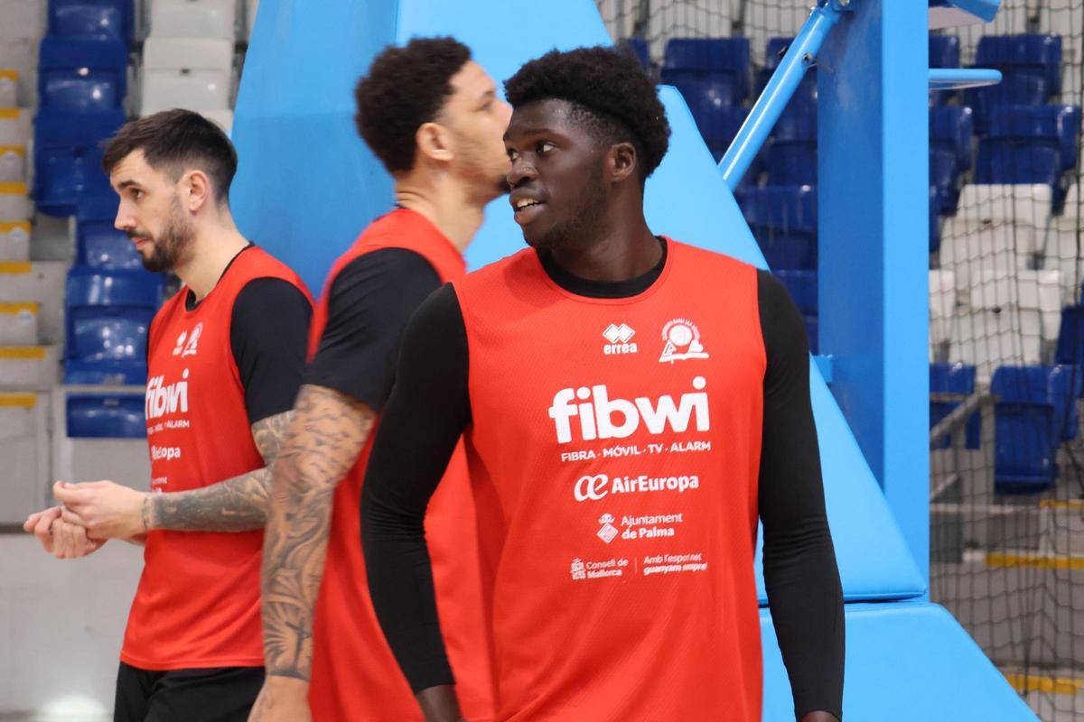 Fallou Niang, el último refuerzo del Fibwi Palma, en un entreno de esta semana