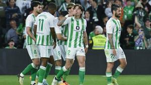 Resumen, goles y highlights del Betis 1 - 2 Celta de la jornada 31 de LaLiga EA Sports