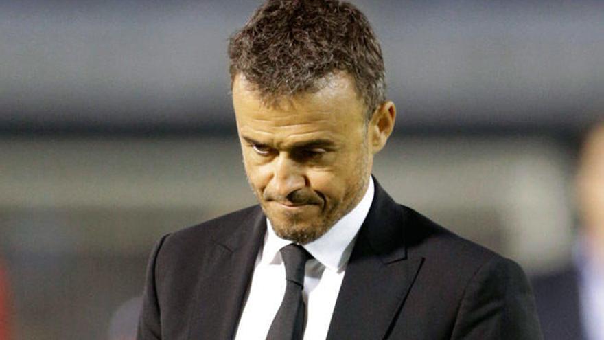 Luis Enrique, cabizbajo tras la derrota // EFE