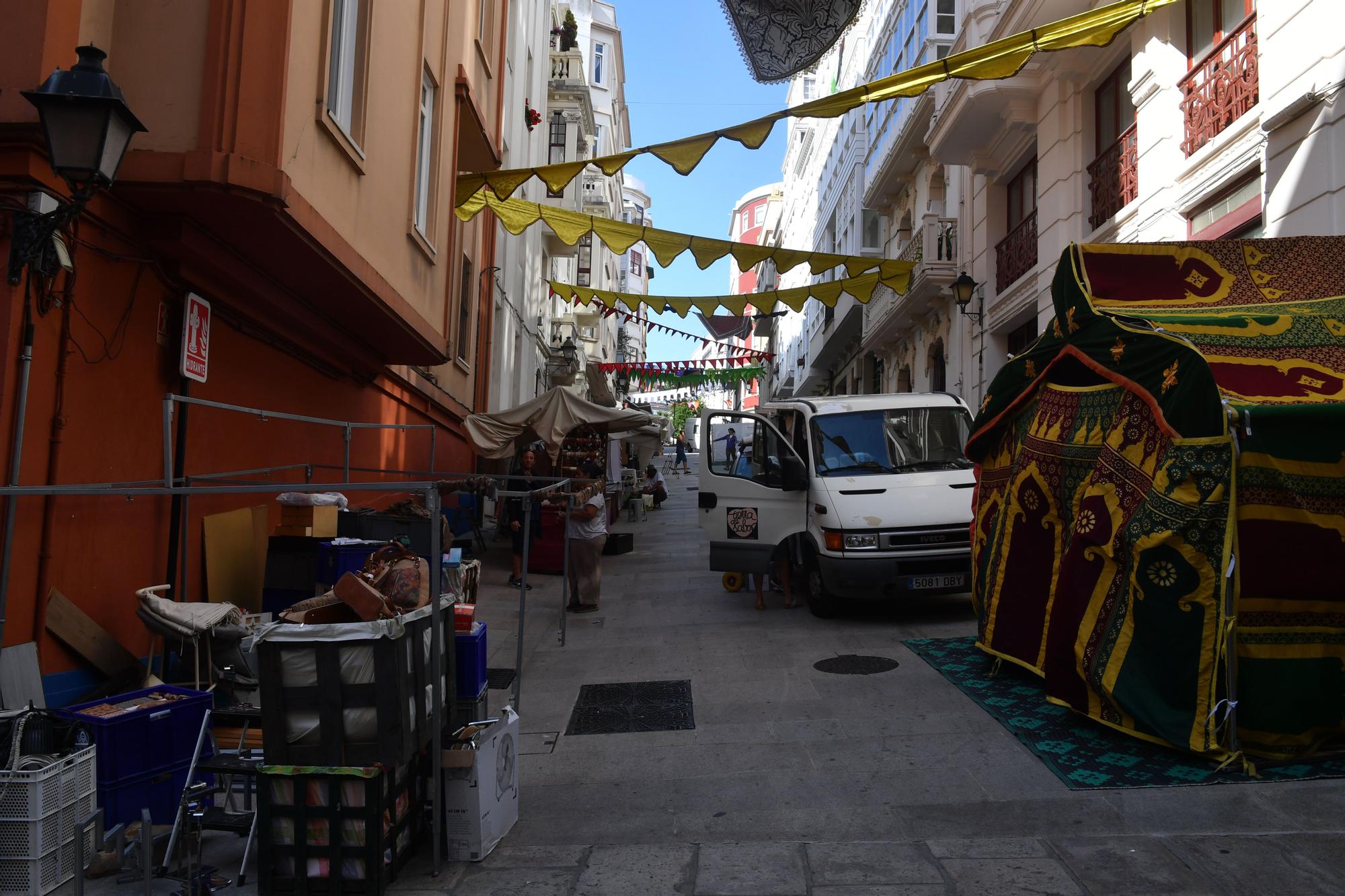 Montaje de la Feira das Marabillas en la Ciudad Vieja