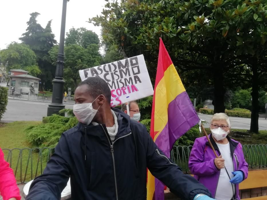 Concentración antirracista en Oviedo