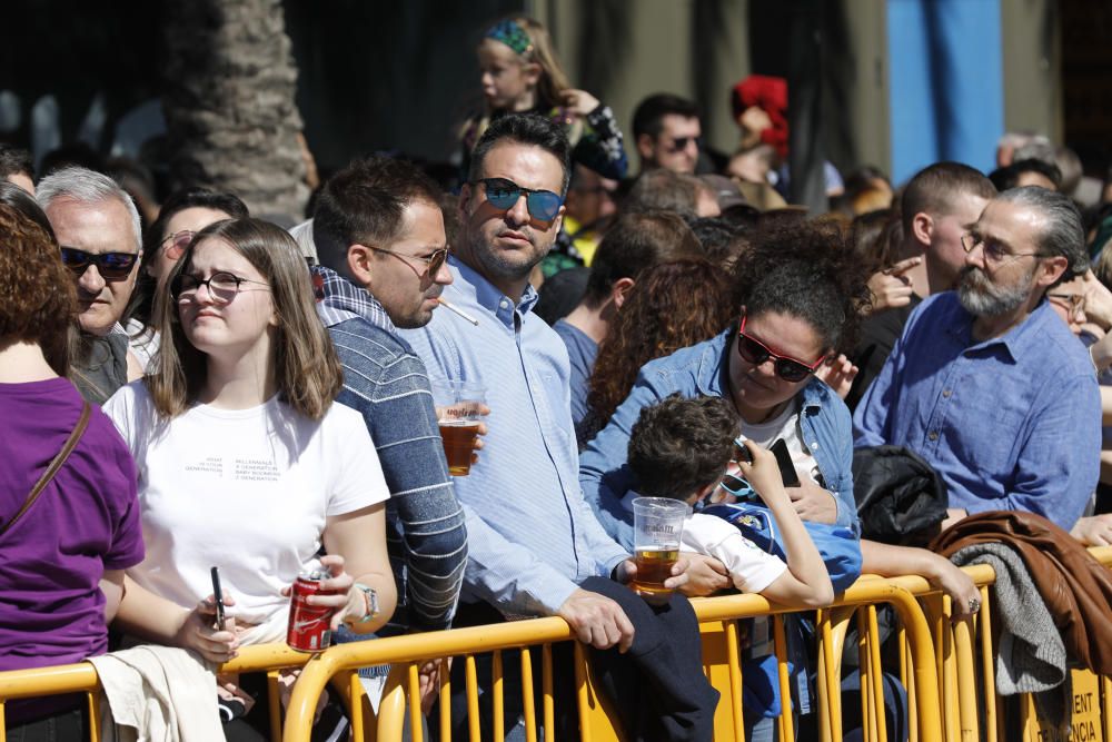 Búscate en la mascletà del 8 de marzo