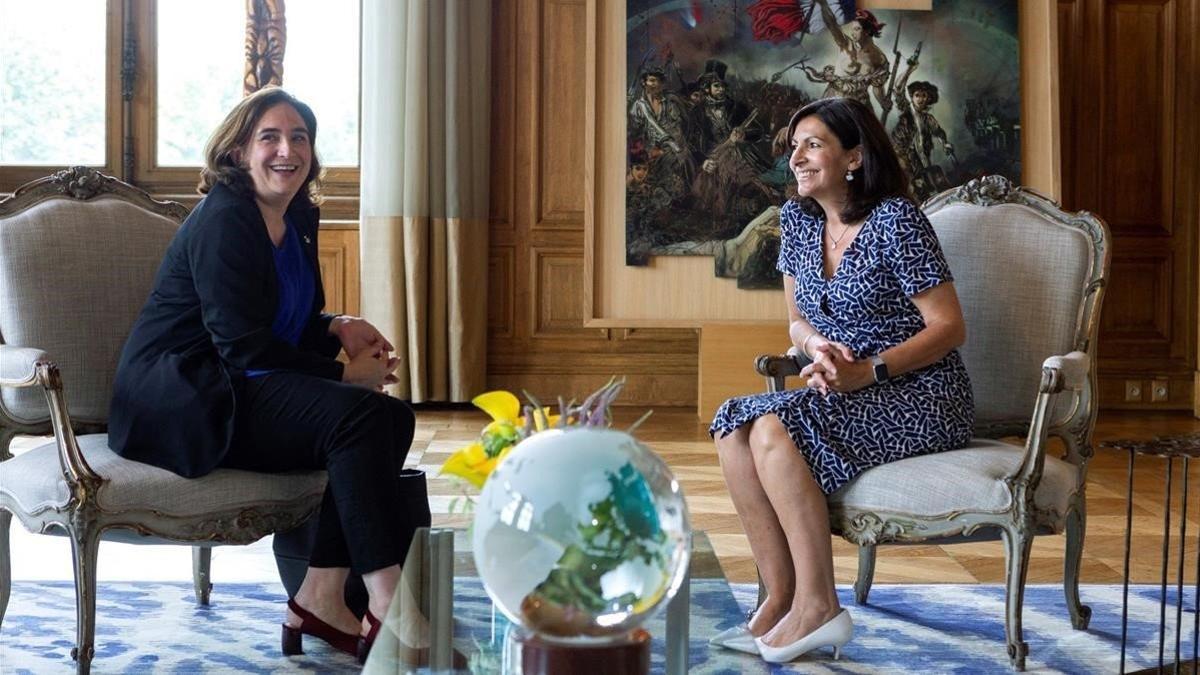 Ada Colau y Anne HIdalgo, en el Ayuntamiento de París.