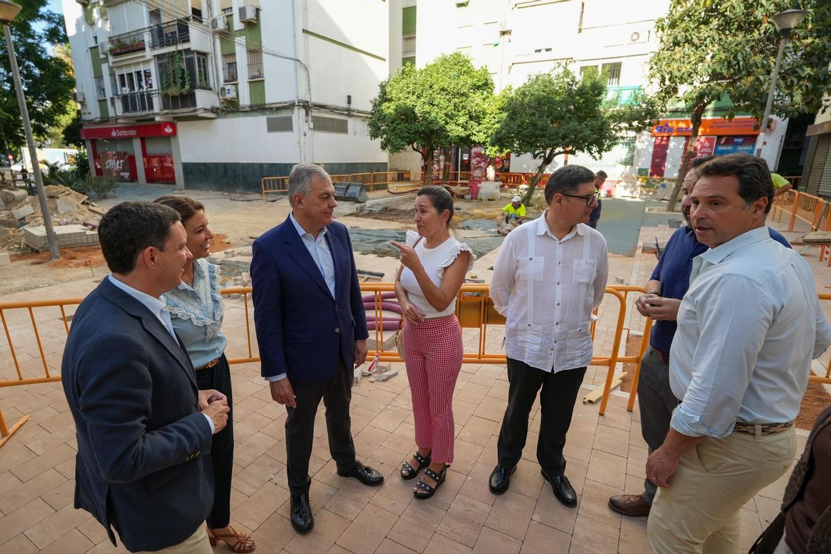 El alcalde de Sevilla, José Luis Sanz, visita las obras que se están realizando en la Macarena