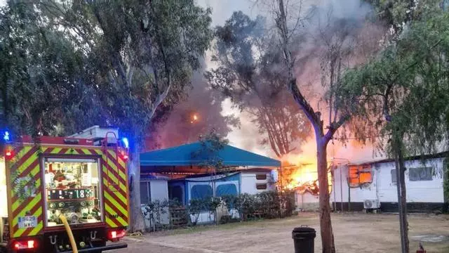 Así ha quedado el camping del Perelló tras el incendio