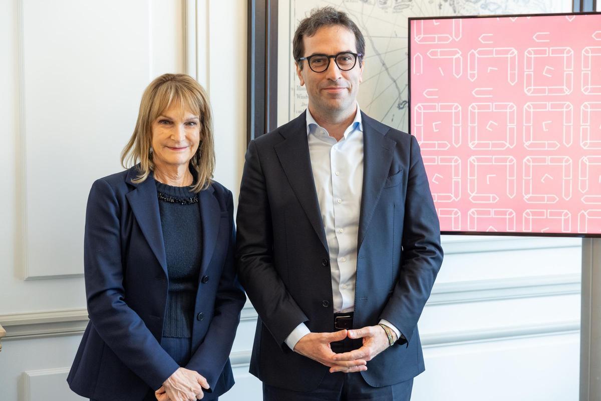 El vicepresidente y ministro de Economía, Carlos Cuerpo, junto a Patti Harris, CEO de Bloomberg Philanthropies