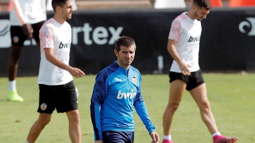 El Valencia, KO y ‘mudo’ en su estreno en Stamford Bridge