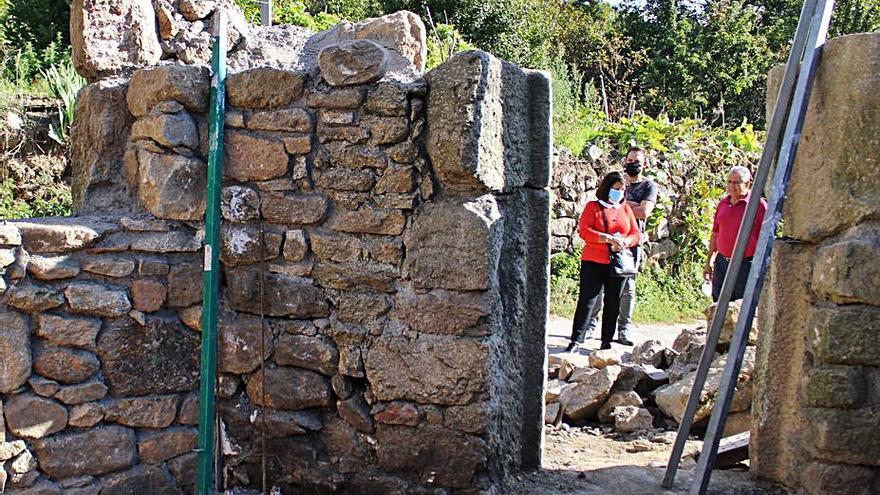 Interior del horno de Sotillo con las paredes de piedra. | Araceli Saavedra