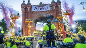 Teatres de Campanya encén l’Arc de Triomf