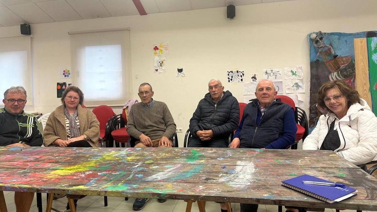 La directiva de la Asociación del Camino en la reunión celebrada en Tol.