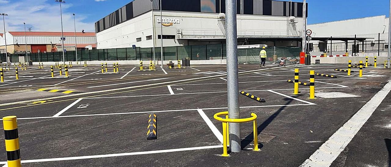 El nuevo aparcamiento del equipamiento de la empresa en Meres (Siero). | L. P.