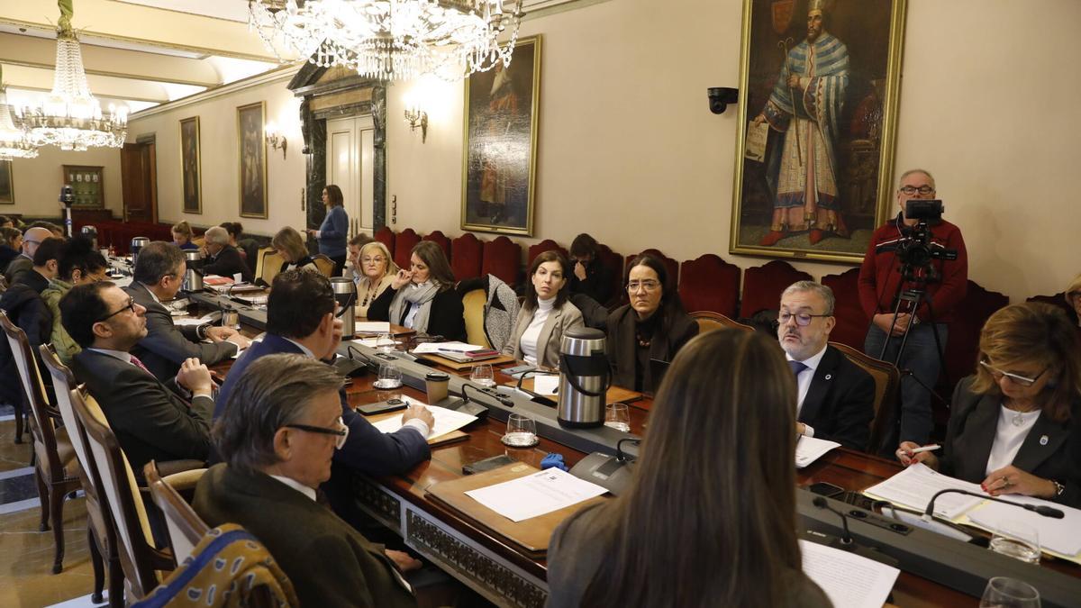 Los concejales durante el Pleno de este lunes.