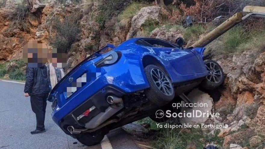 Nach riskantem Überholmanöver: Raser prallt in der Tramuntana auf Mallorca gegen Felsen am Straßenrand