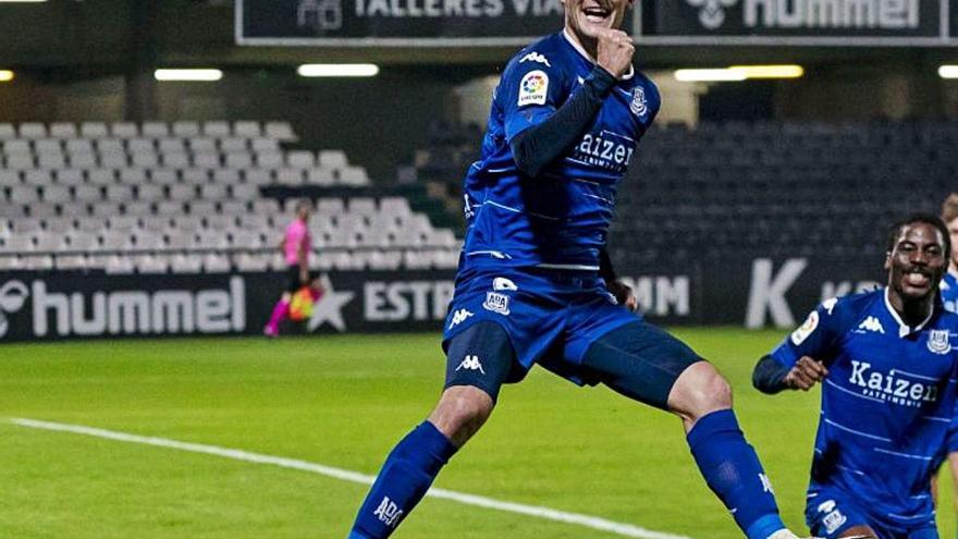 Gual celebra un dels gols que va fer a Castelló (0-2).