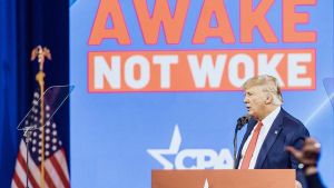 Donald Trump es uno de los líderes conservadores que trata de paliar la ideología woke