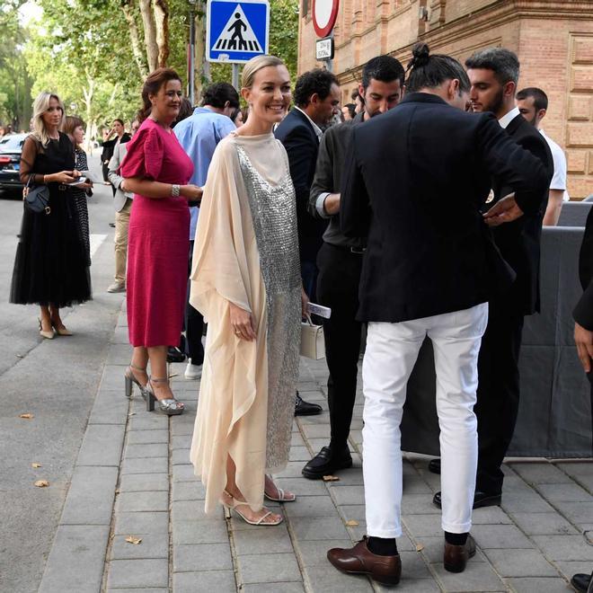 El look de Marta Ortega para el desfile Crucero 2023 de Dior celebrado en Sevilla