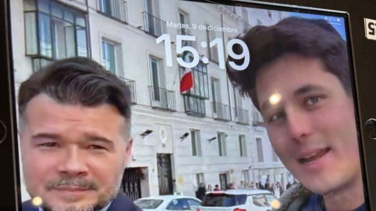 La imagen más surrealista del día: Rufián y Vito Quiles… en un buffet asiático
