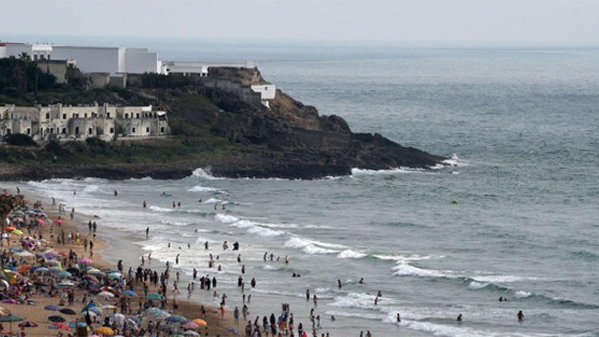 La playa de la mansión del rey Salamán, este lunes tras su reapertura.