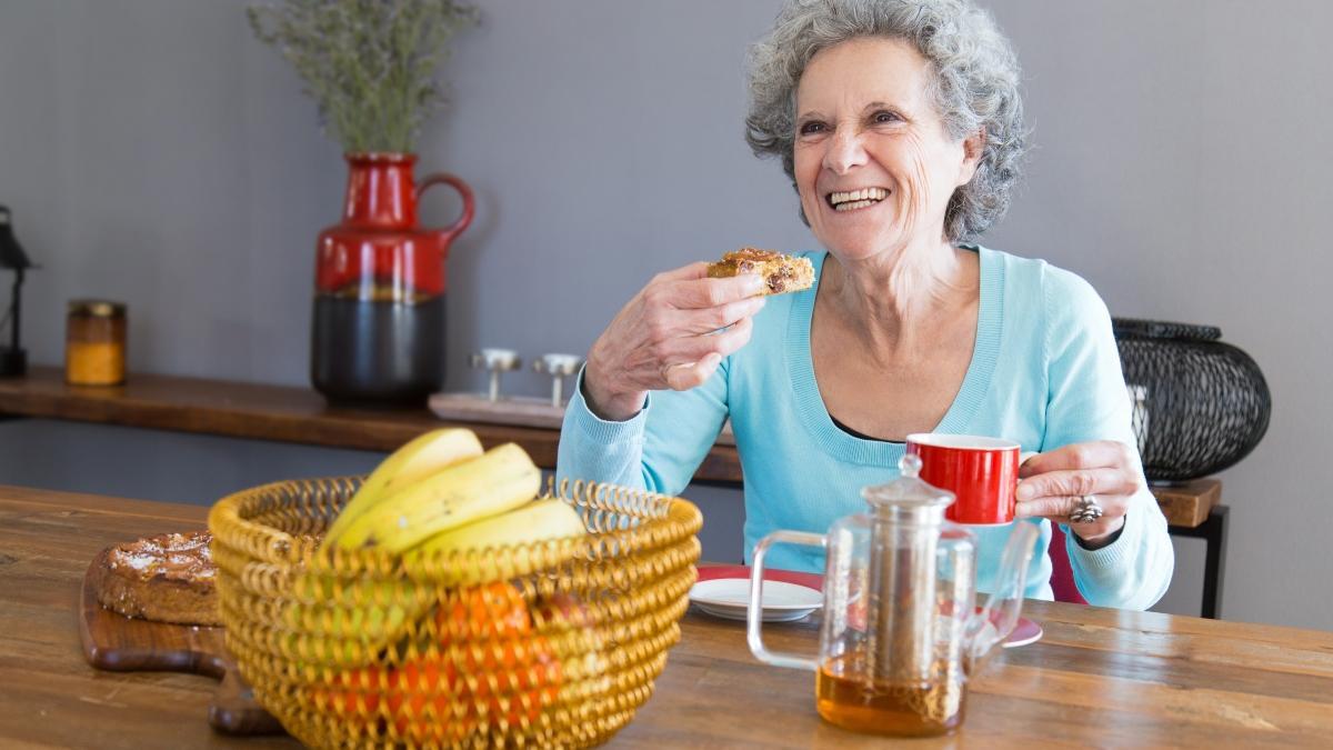 La fruta ideal para mayores de 50 años que mejora la memoria y controla el colesterol