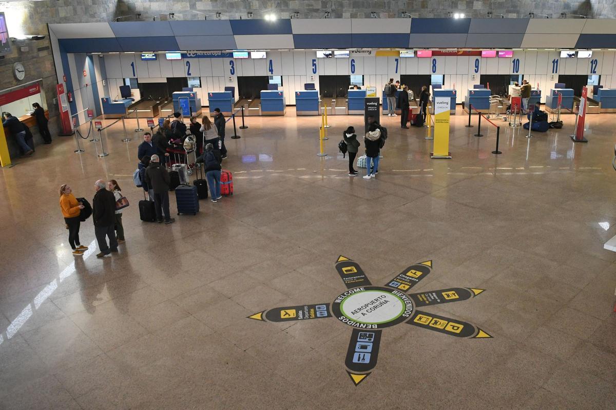 Interior de la terminal del aeropuerto de Alvedro