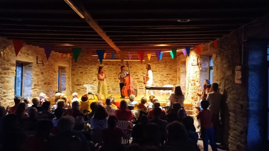 Vandalia Trío cierra la actividad cultural de Vigo de Sanabria