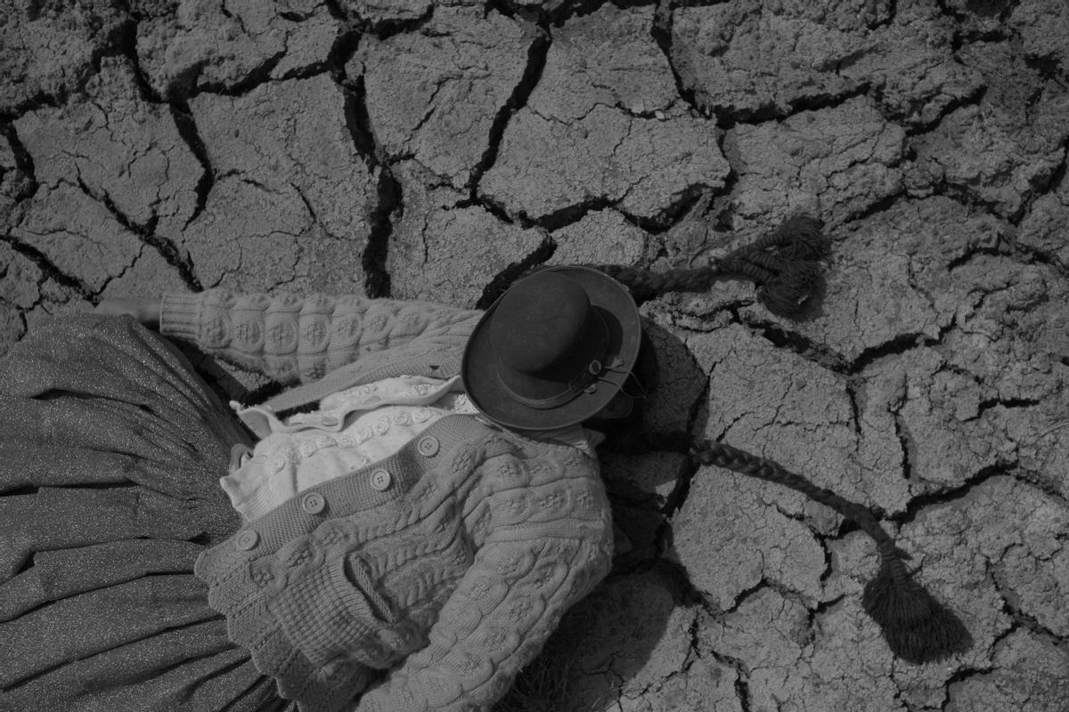 ’Perú, un estado tóxico’. En la imagen, paisaje seco en la ciudad de Ayaviri. La tierra ya no proporciona verduras y las gentes del lugar se encuentran sin poder vivir de los cultivos y la ganadería.