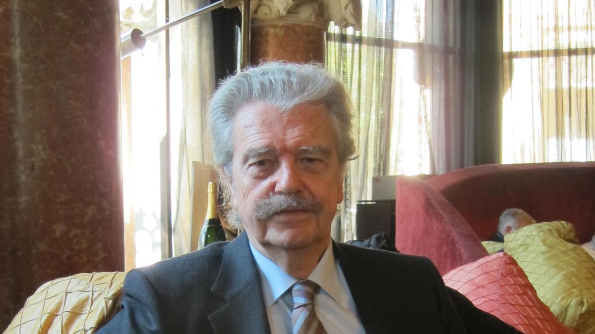 El escritor Lluís Permanyer.