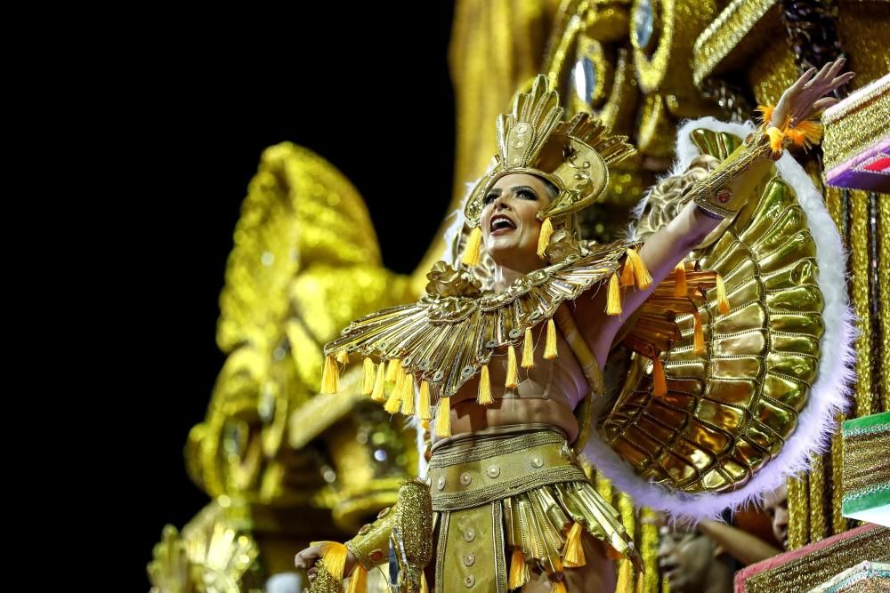 Arranca el Carnaval en Brasil al ritmo de samba.