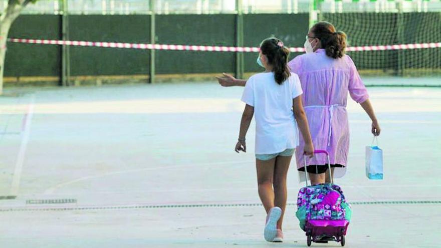 El 50% de las mujeres andaluzas aparca o ralentiza su carrera para dedicarse al cuidado de los hijos