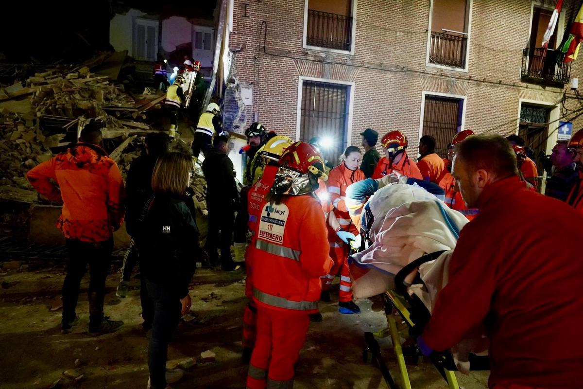 Labores de rescate de los atrapados.