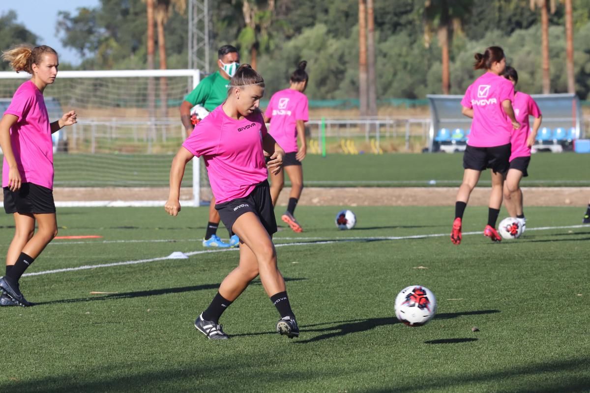 El Córdoba CF Femenino de Ariel Montenegro comienza a rodar