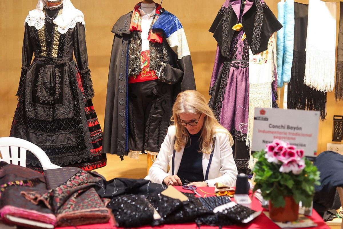 Foro de artesanos para la indumentaria tradicional