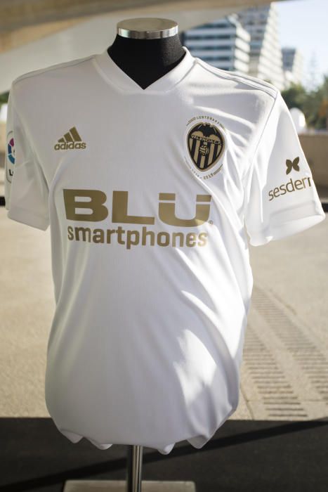 Es esta la camiseta del Centenario del Valencia CF? - Superdeporte