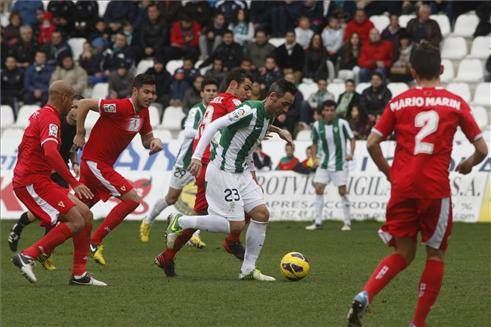 El Córdoba golea al Murcia (5-0)