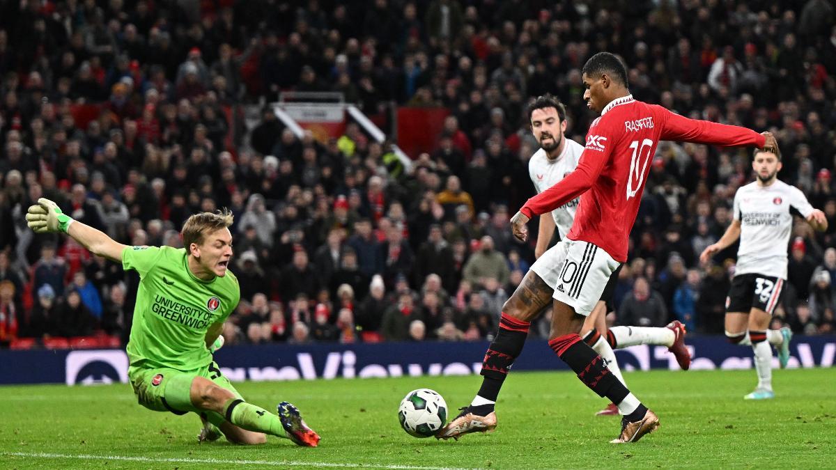 Rashford marcó un doblete ante el Charlton Athletic