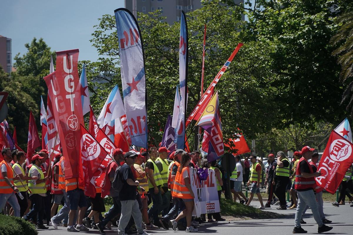 La manifestación del metal corta el acceso a A Coruña por Alfonso Molina La manifestación del metal corta el acceso a A Coruña por Alfonso Molina