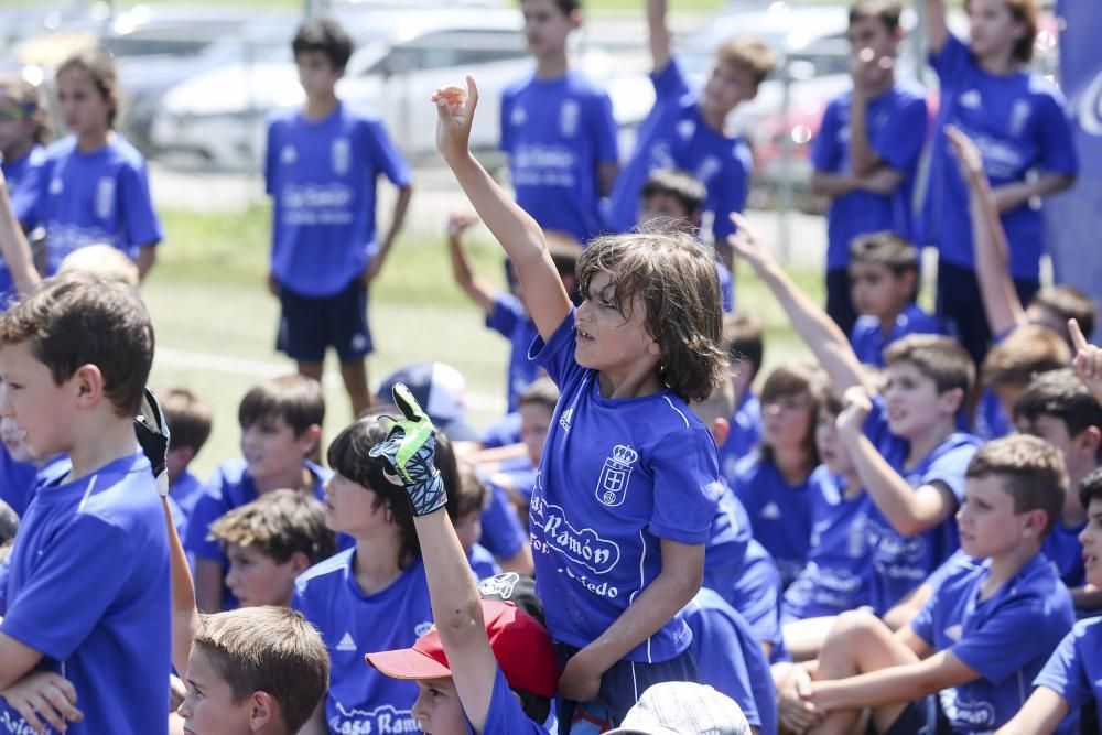 Visita de Mata al campus del Real Oviedo