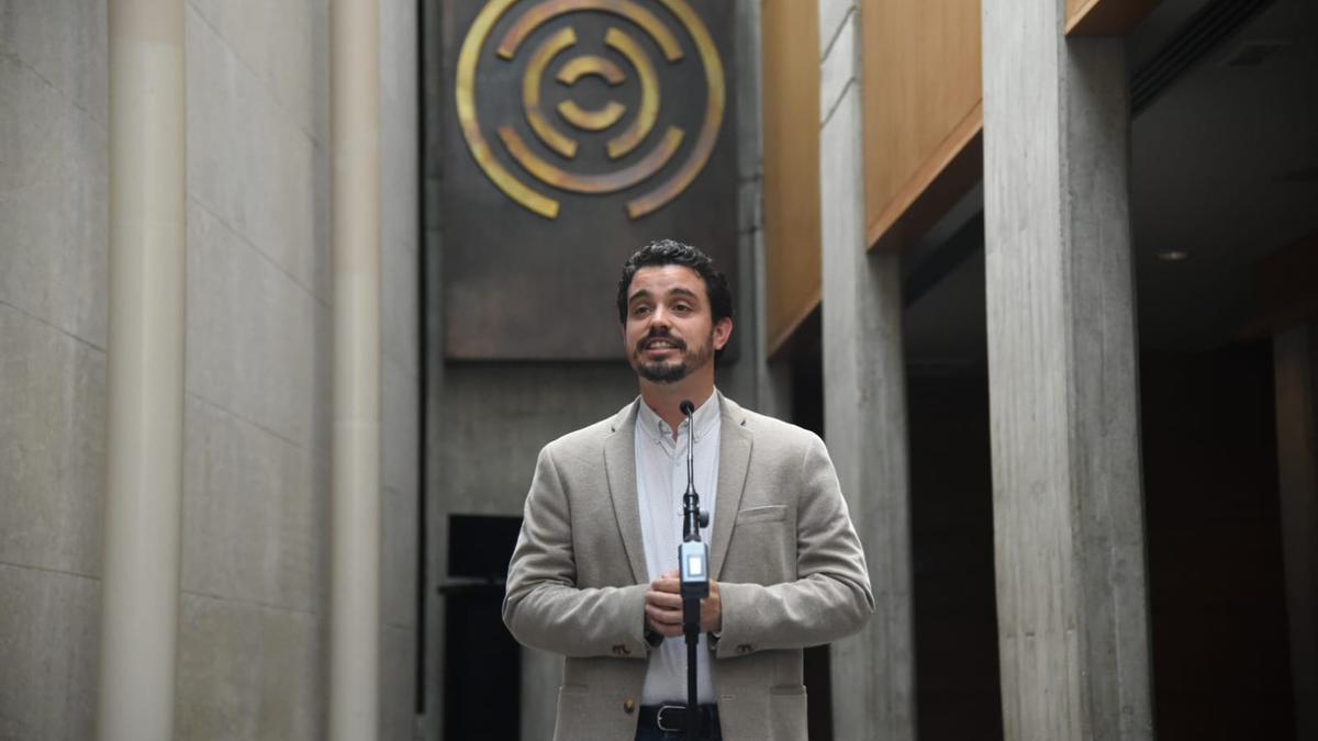 Darío Villagrasa, secretario de Organización, del PSOE, en su comparecencia en La Aljafería.