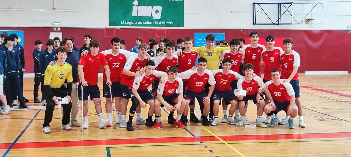 El Grupo Covadonga juvenil masculino.