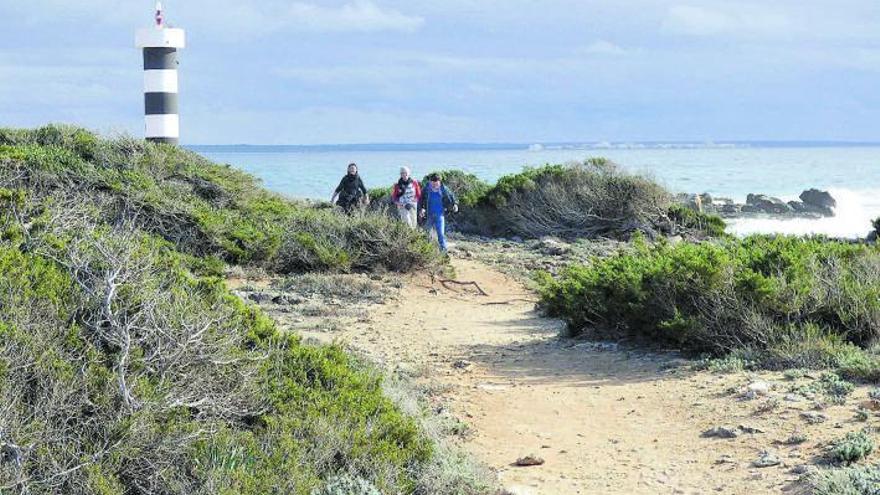 Ausflugstipp für das Wochenende: eine leichte Wanderung mit Abkühlung im Meer